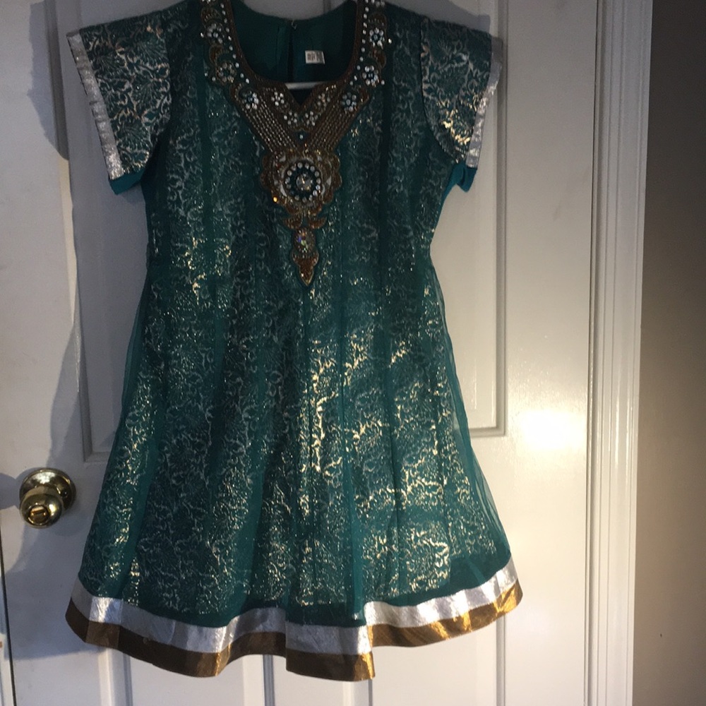 Girl’s salesr kameez